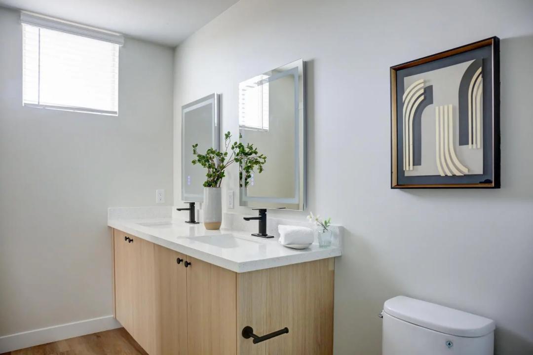 Real Estate Picture 5