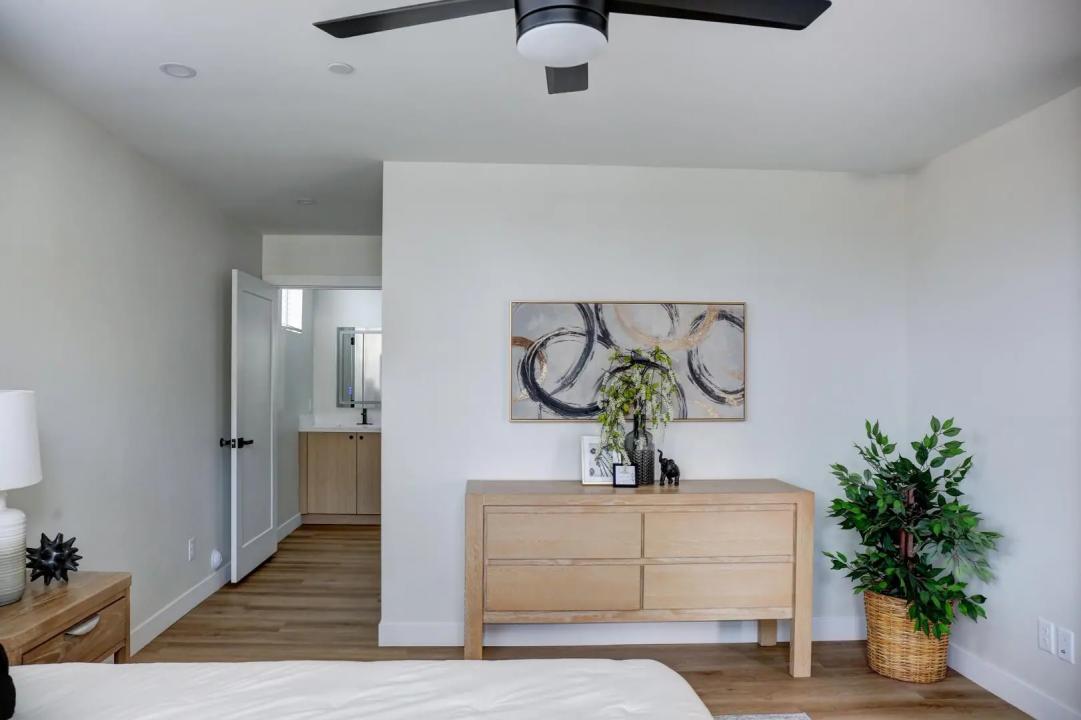 Real Estate Picture 9