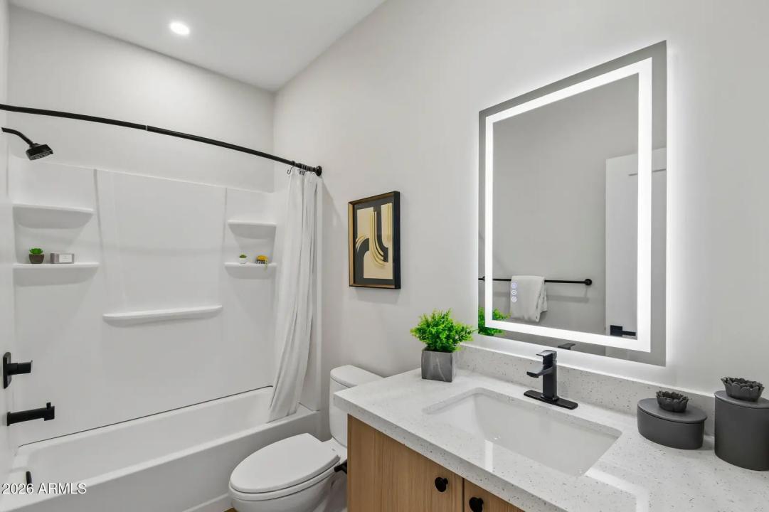 Real Estate Picture 7