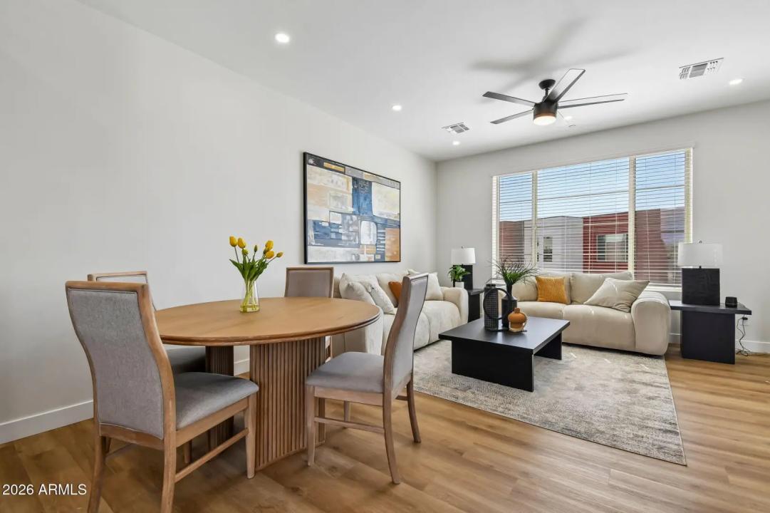 Real Estate Picture 4