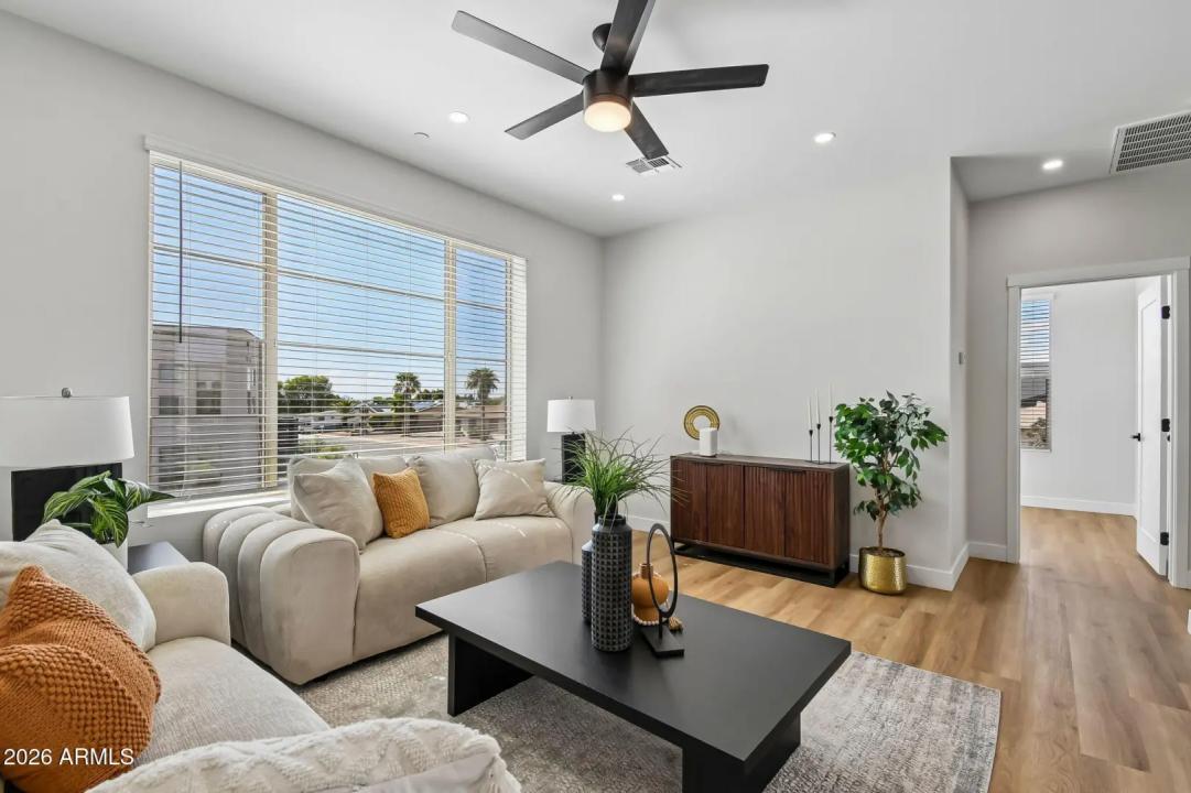 Real Estate Picture 3
