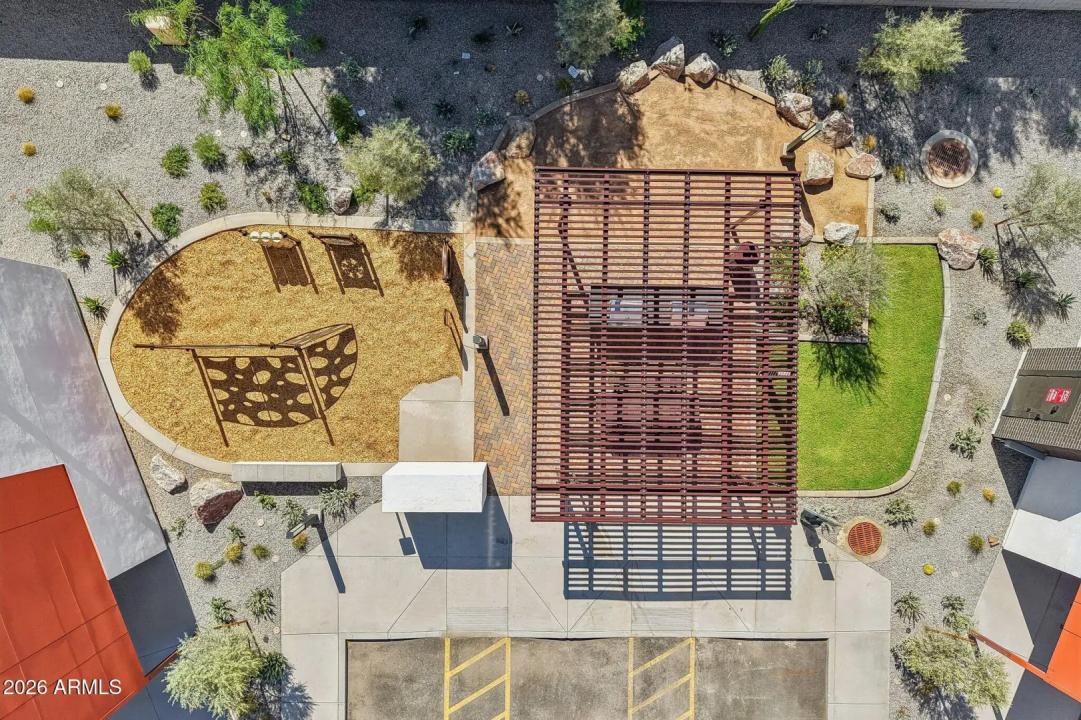 Real Estate Picture 11