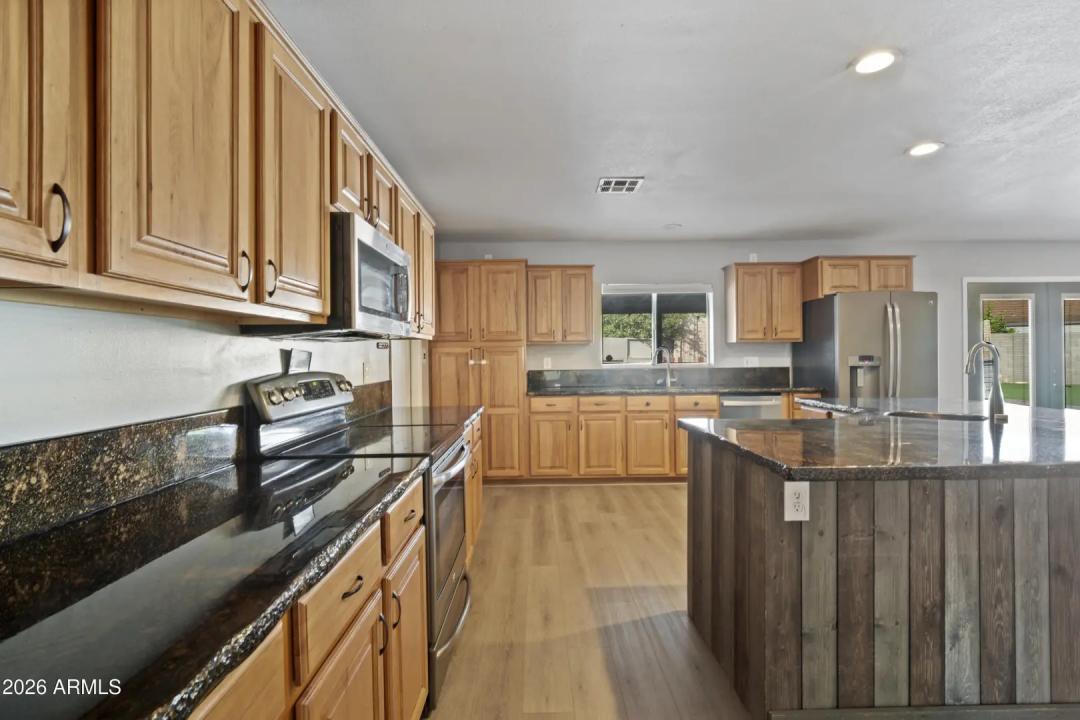 Real Estate Picture 6