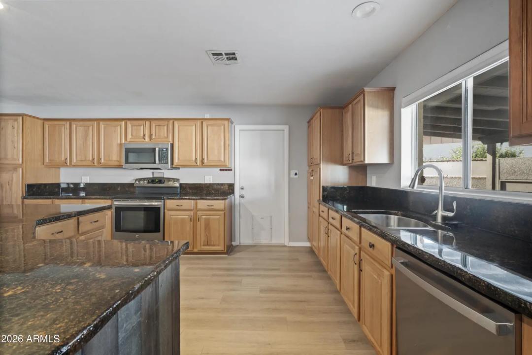 Real Estate Picture 7