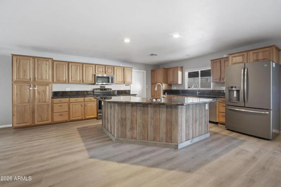 Real Estate Picture 4