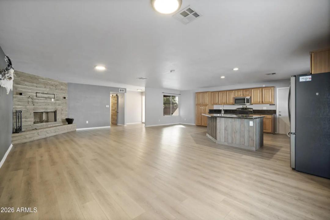 Real Estate Picture 8