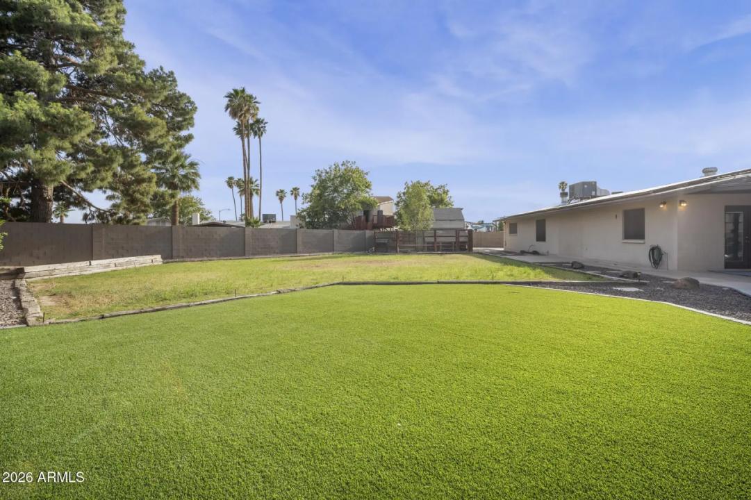Real Estate Picture 3