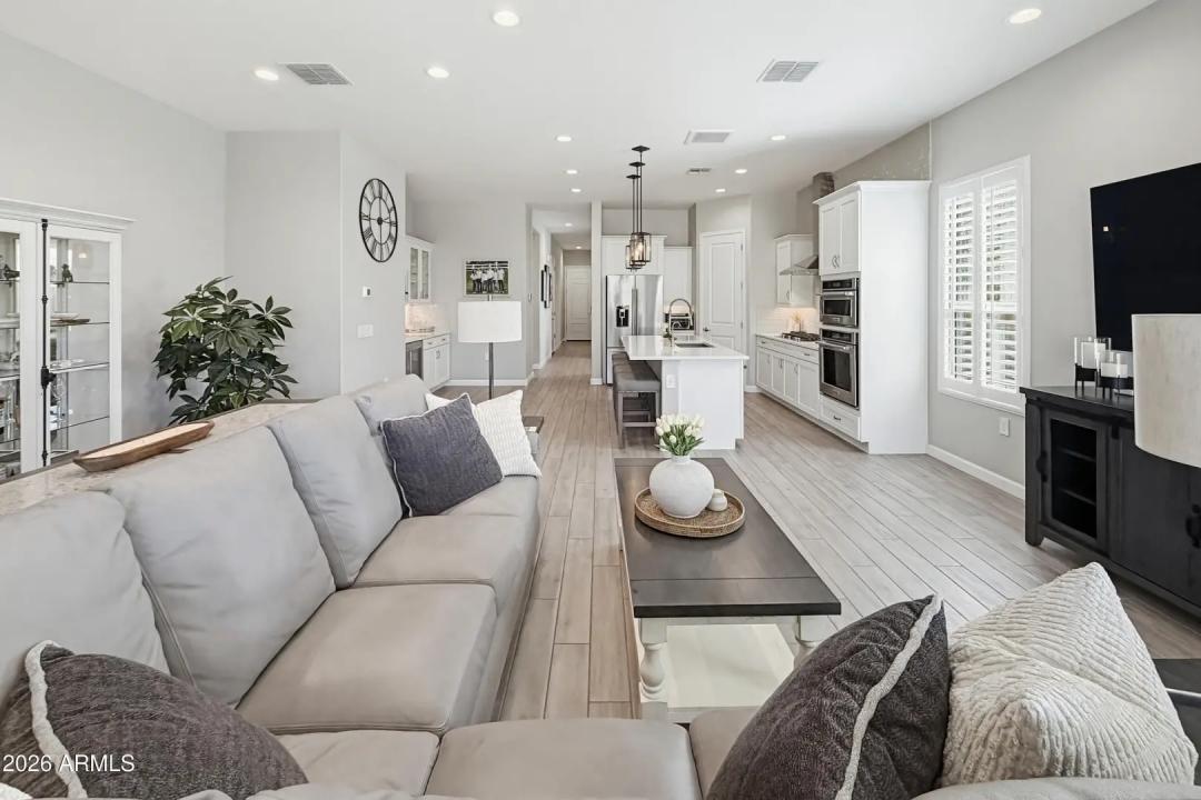 Real Estate Picture 3