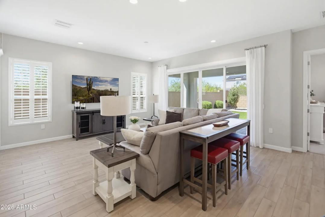 Real Estate Picture 4