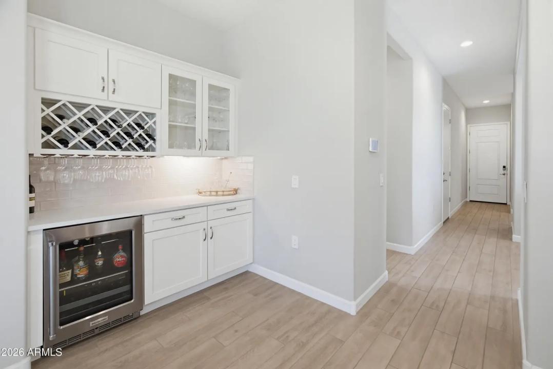 Real Estate Picture 9