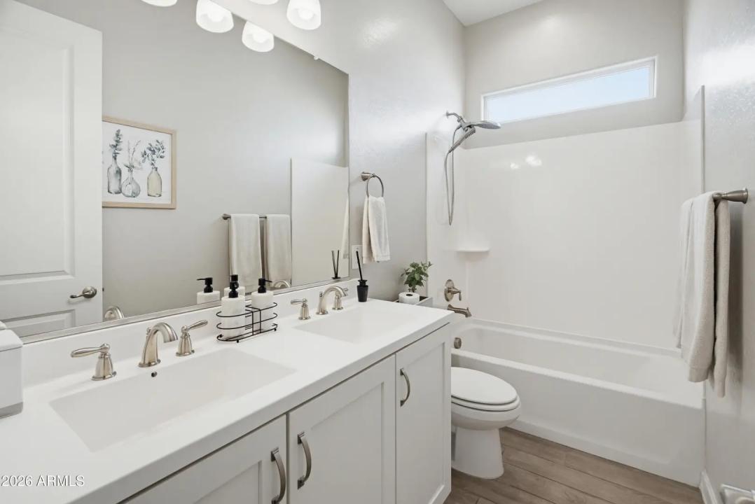 Real Estate Picture 23