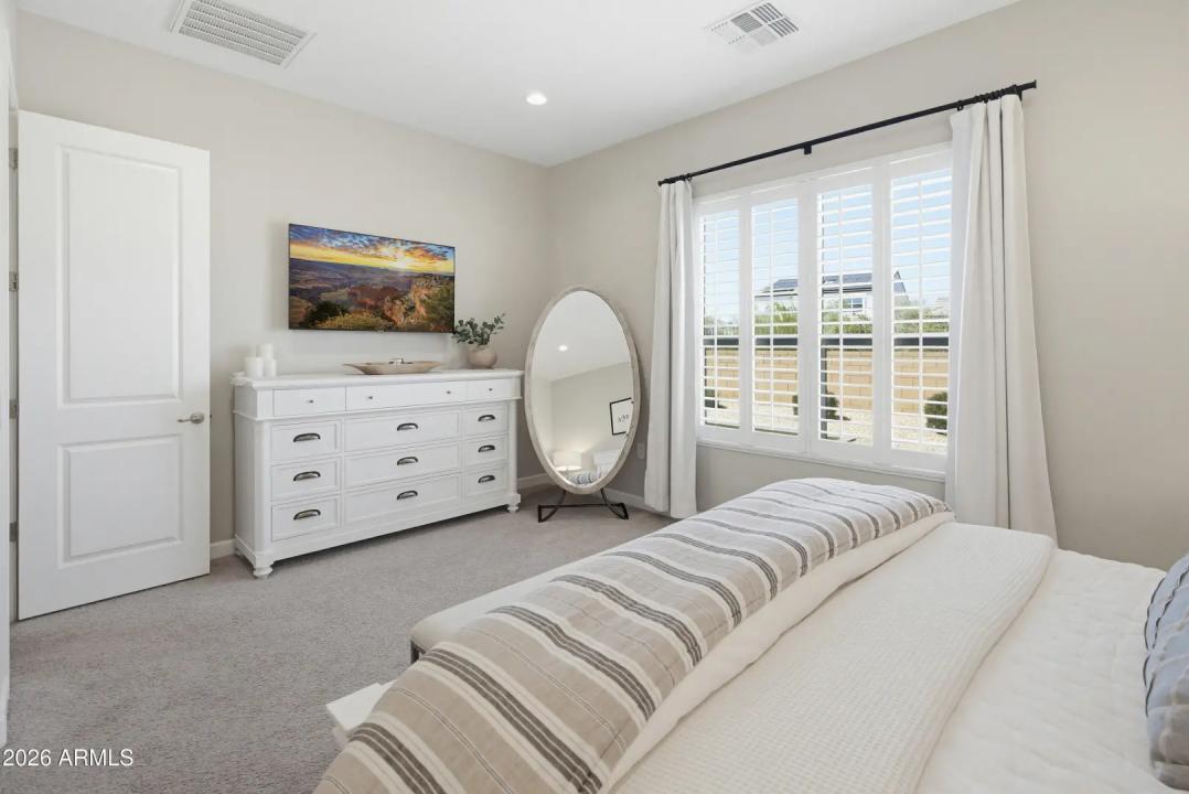 Real Estate Picture 11