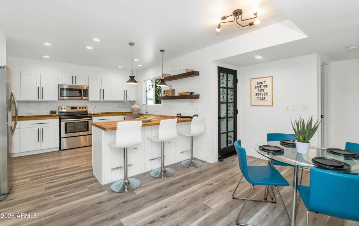 Real Estate Picture 8