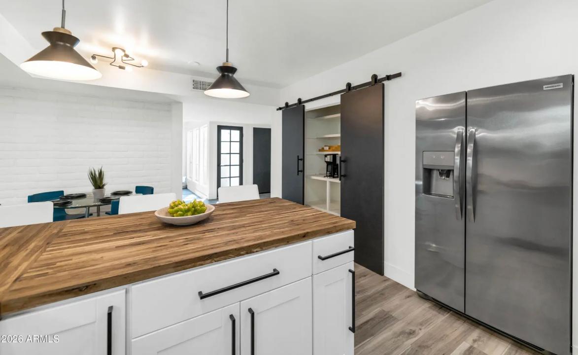 Real Estate Picture 12