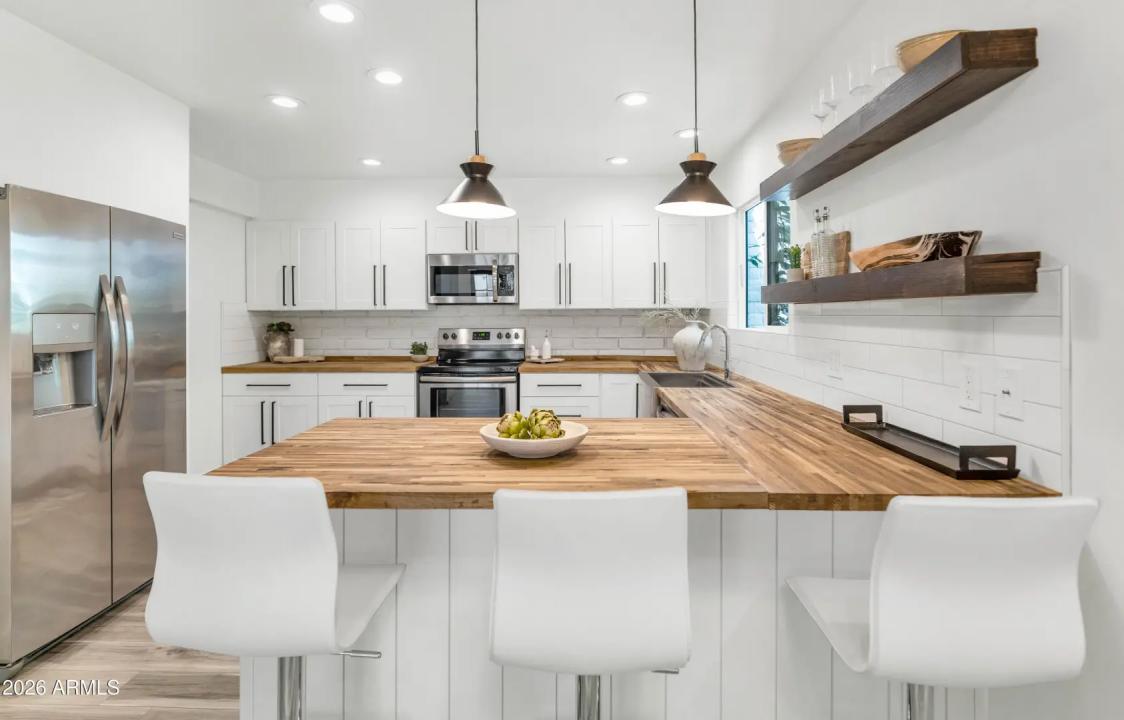 Real Estate Picture 10