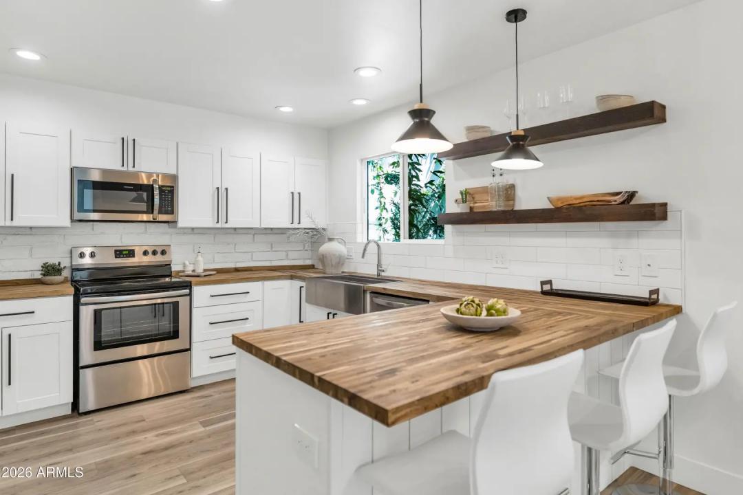 Real Estate Picture 9