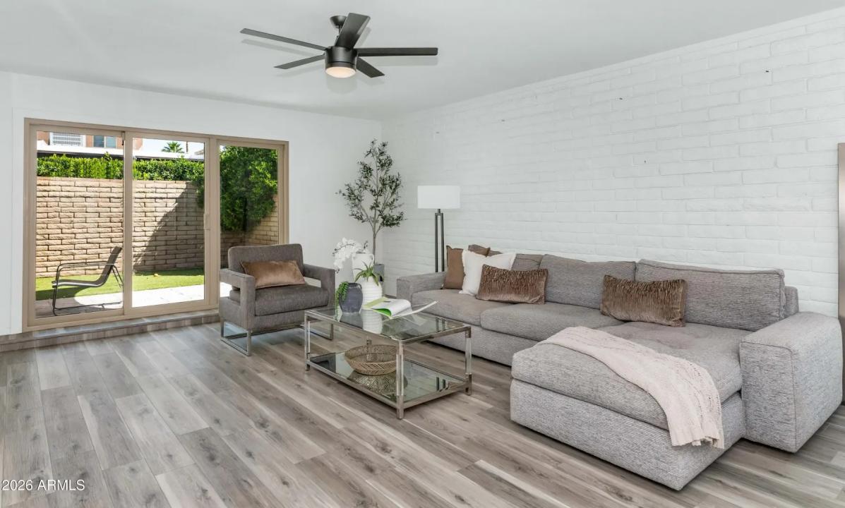 Real Estate Picture 4
