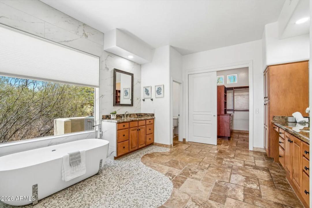 Real Estate Picture 17