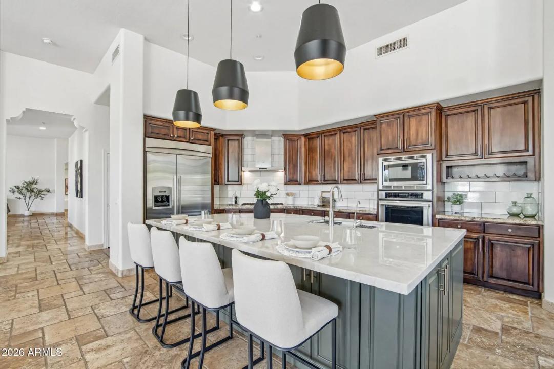 Real Estate Picture 8