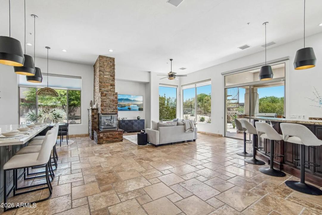 Real Estate Picture 10