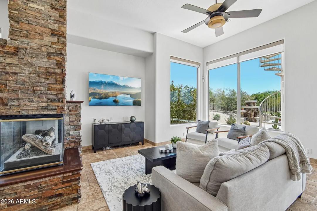 Real Estate Picture 8