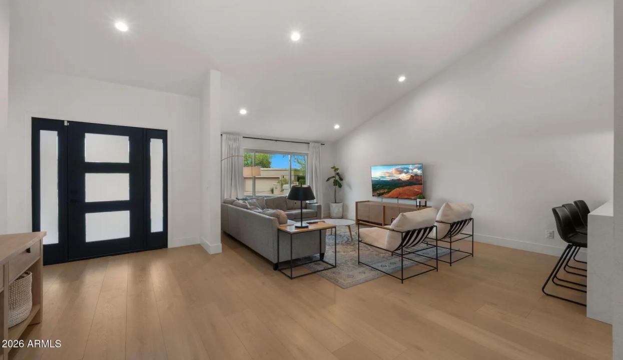 Real Estate Picture 10