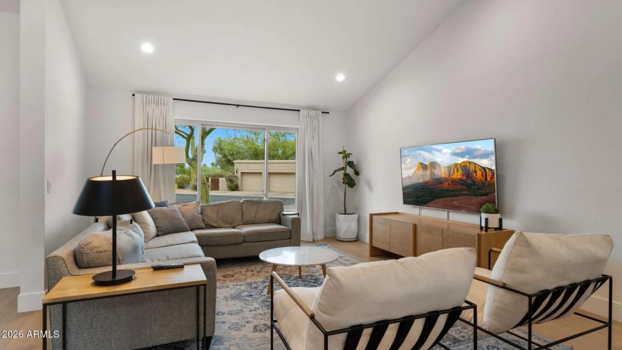 Real Estate Picture 11