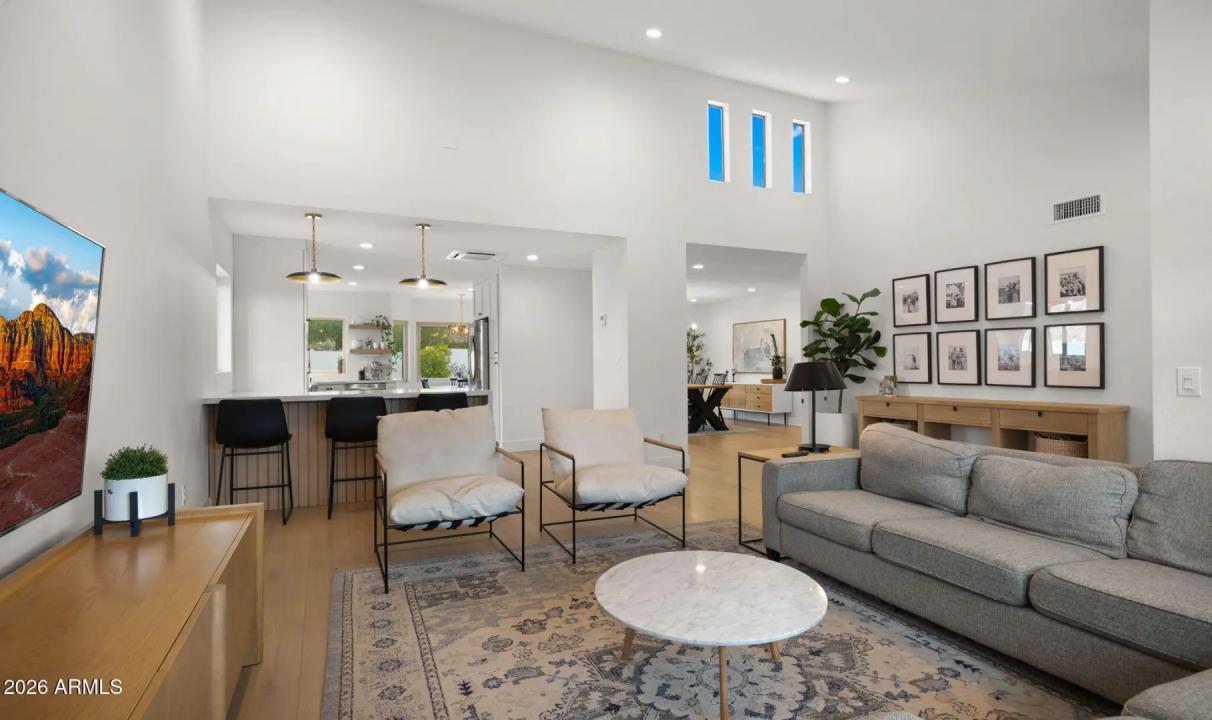 Real Estate Picture 12