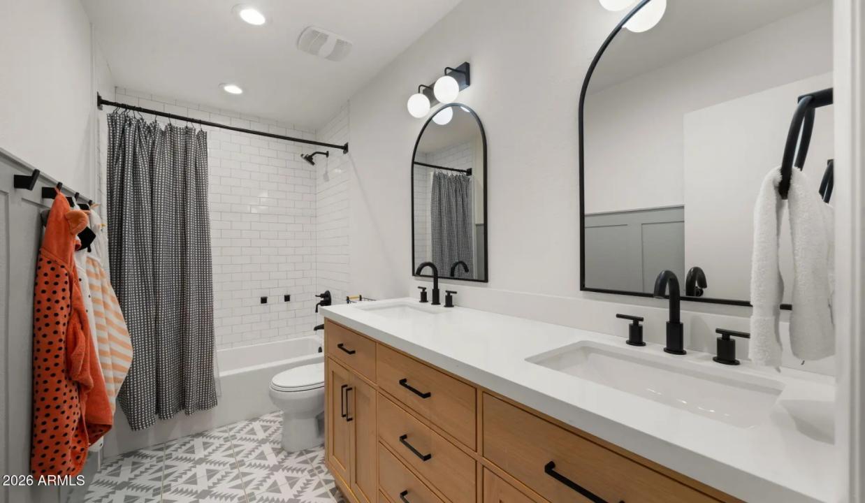 Real Estate Picture 32