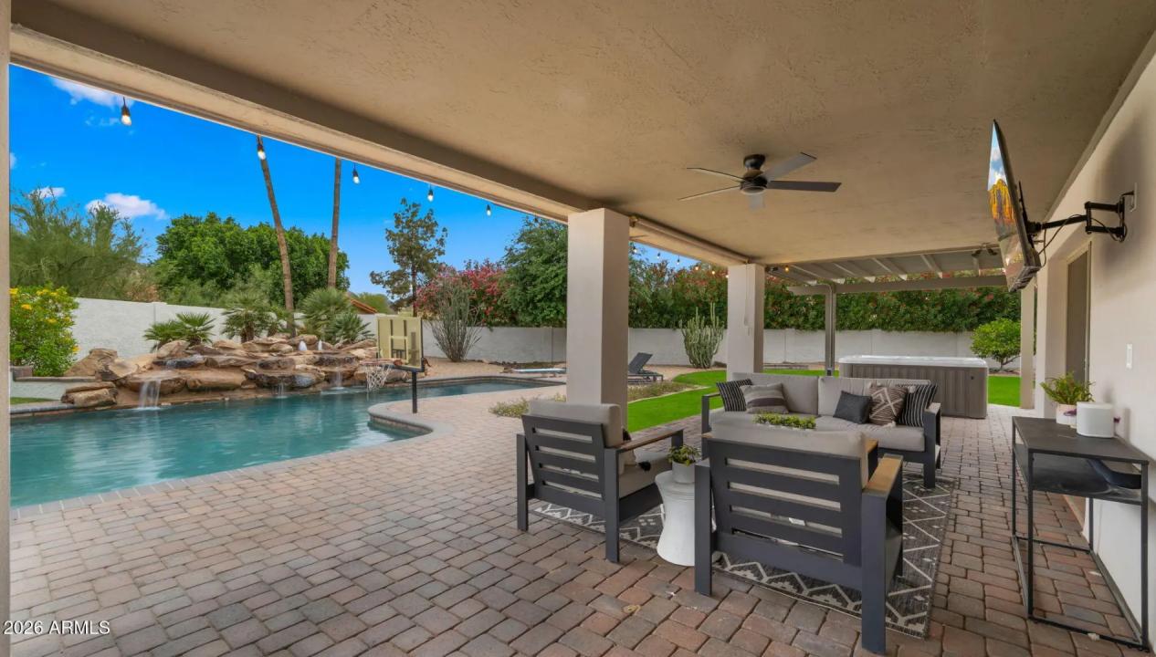 Real Estate Picture 35