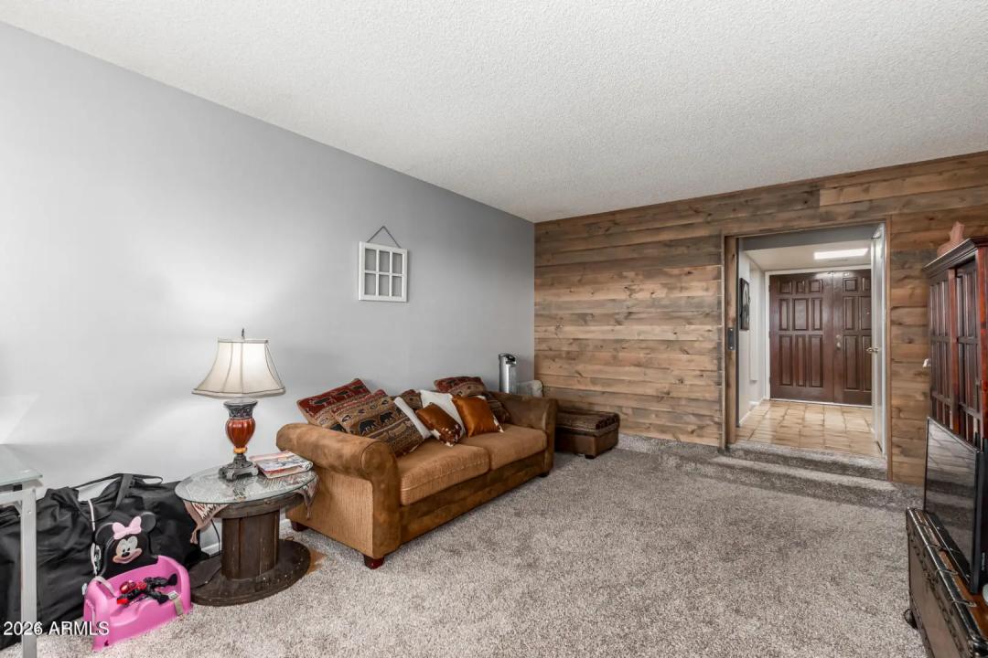 Real Estate Picture 9