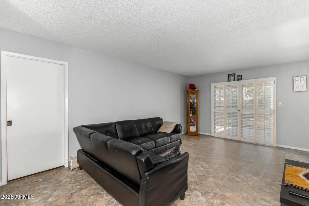 Real Estate Picture 12