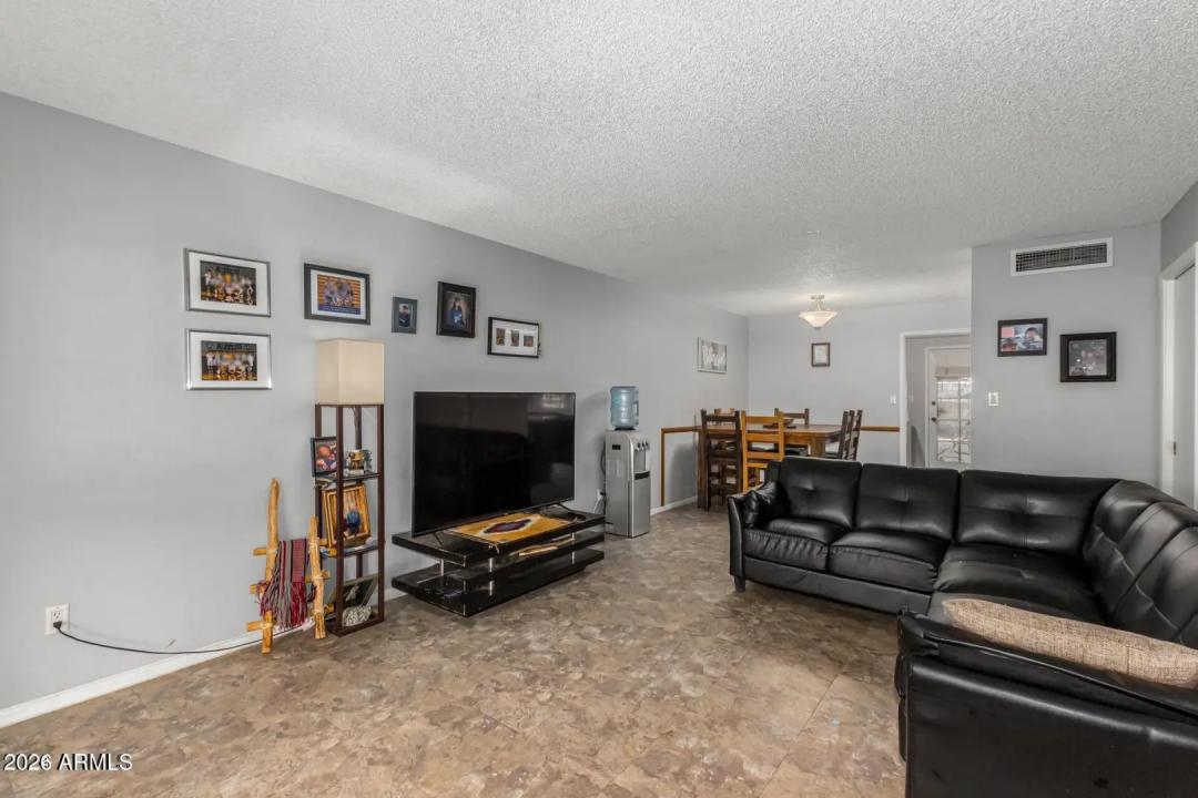 Real Estate Picture 14