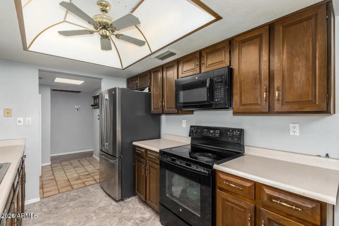 Real Estate Picture 16