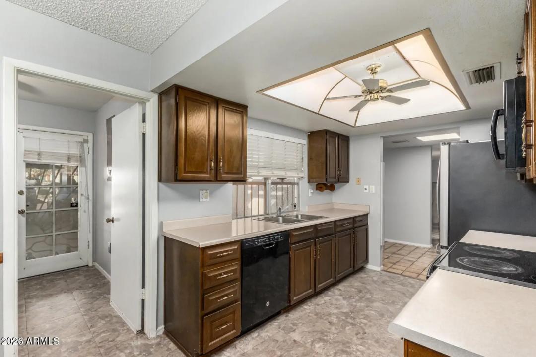 Real Estate Picture 17