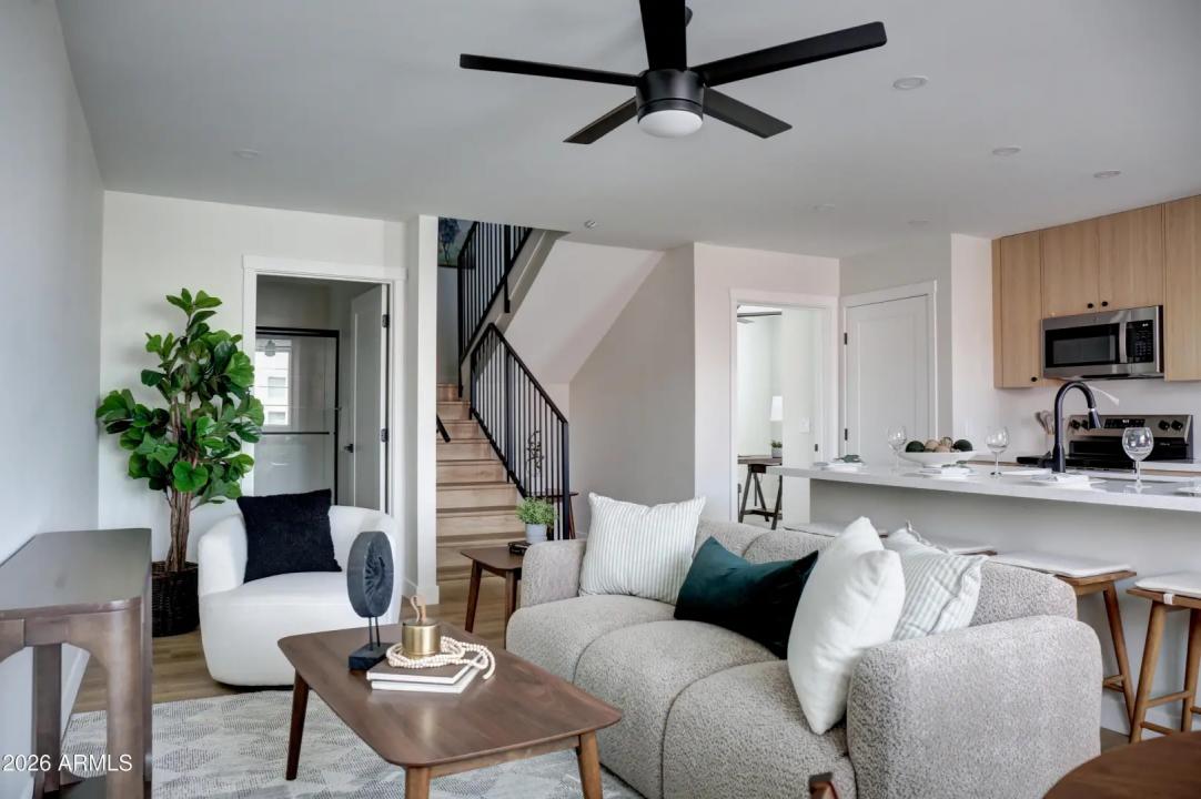 Real Estate Picture 10