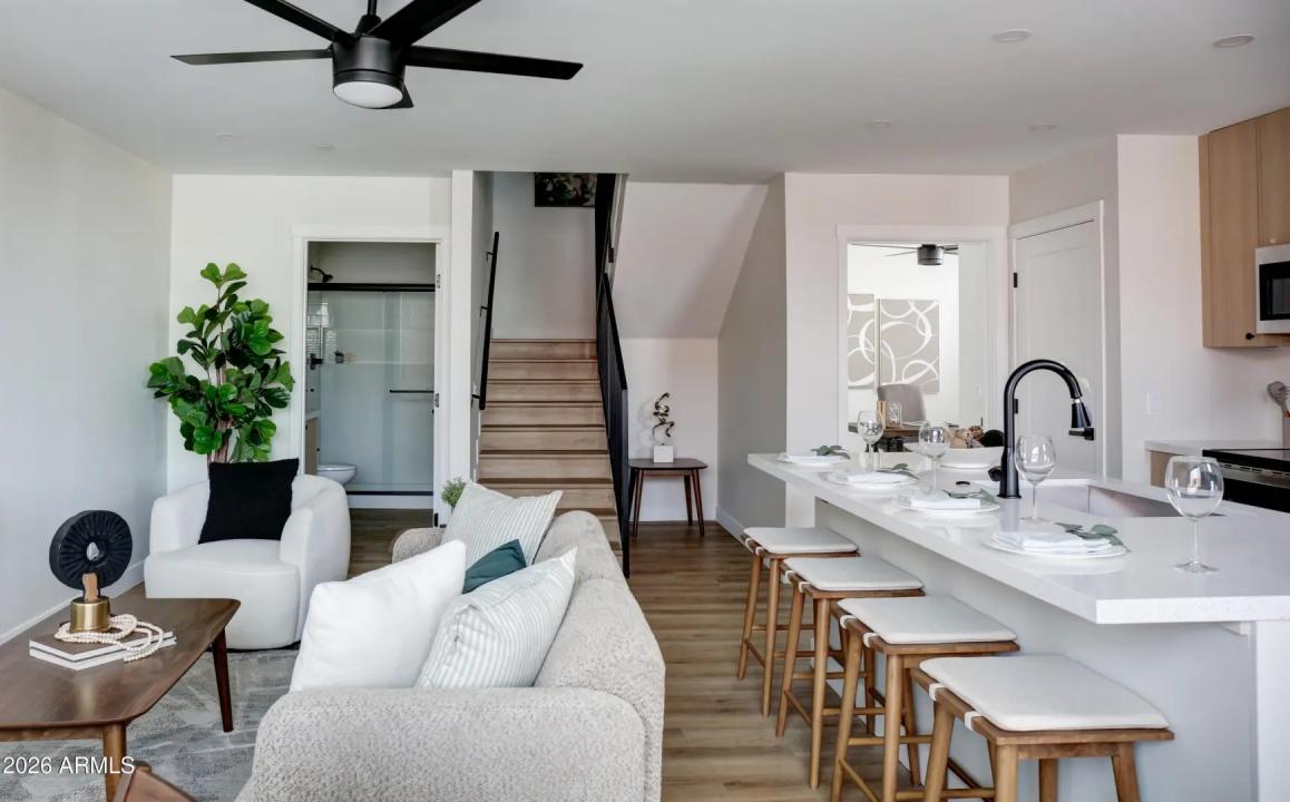 Real Estate Picture 11