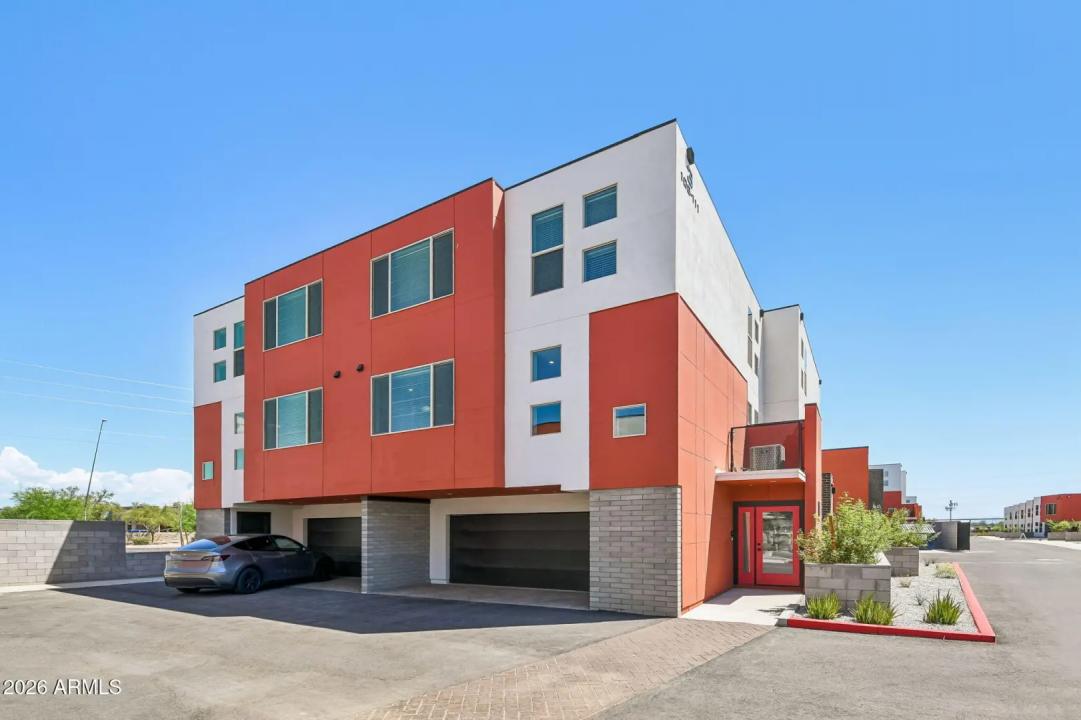 Real Estate Picture 3