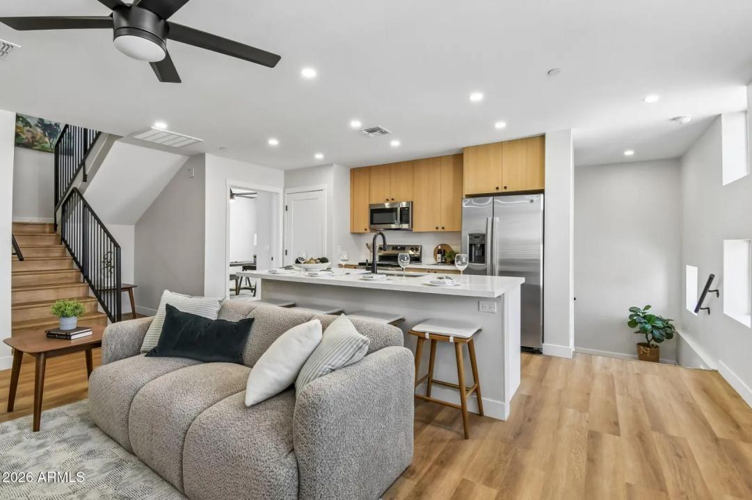 Real Estate Picture 4