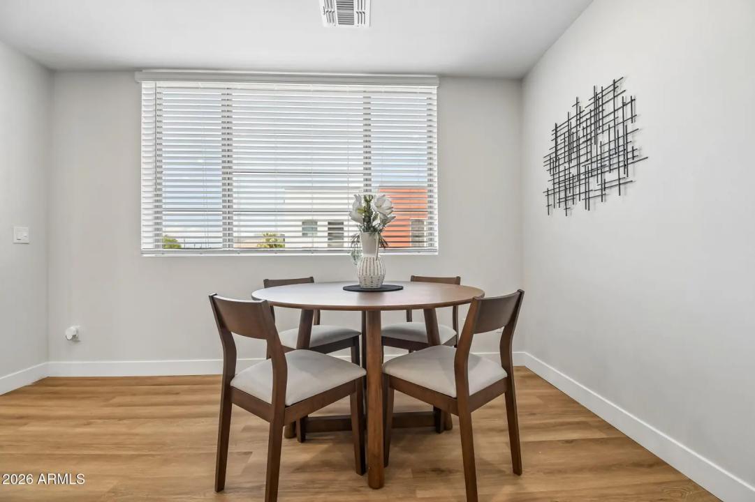 Real Estate Picture 7