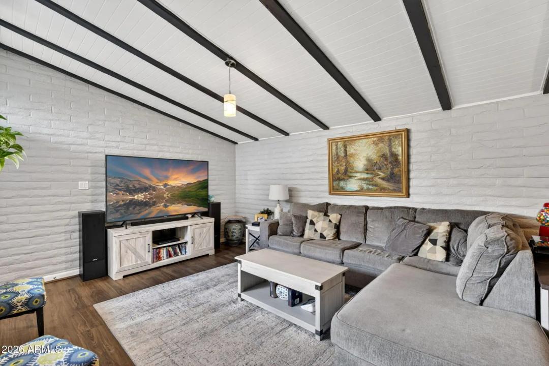 Real Estate Picture 4