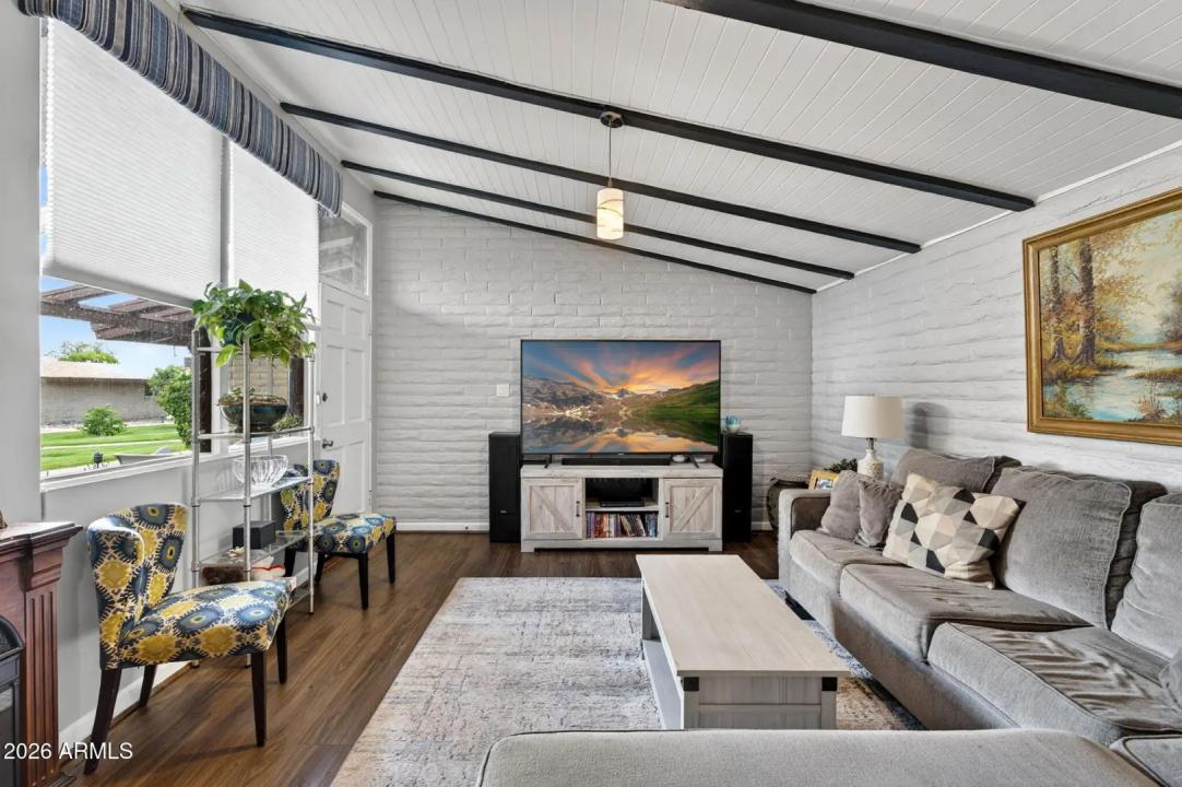 Real Estate Picture 5