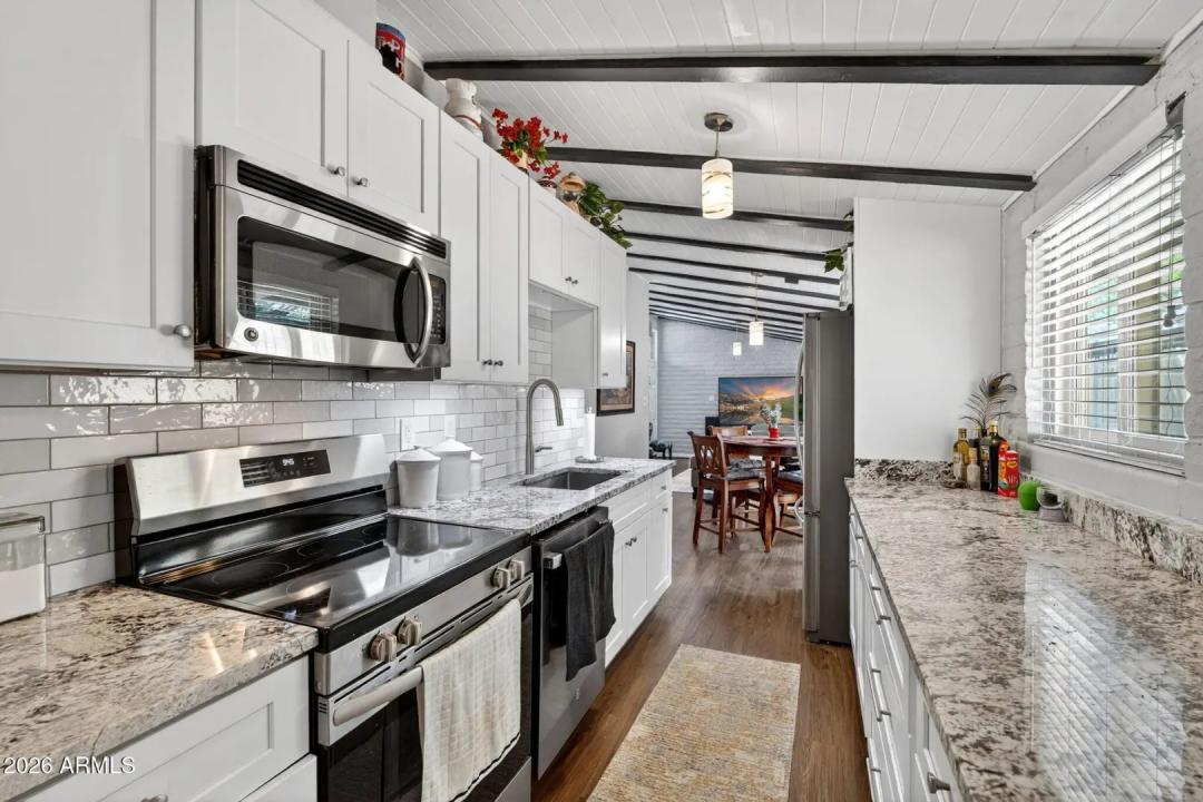 Real Estate Picture 7