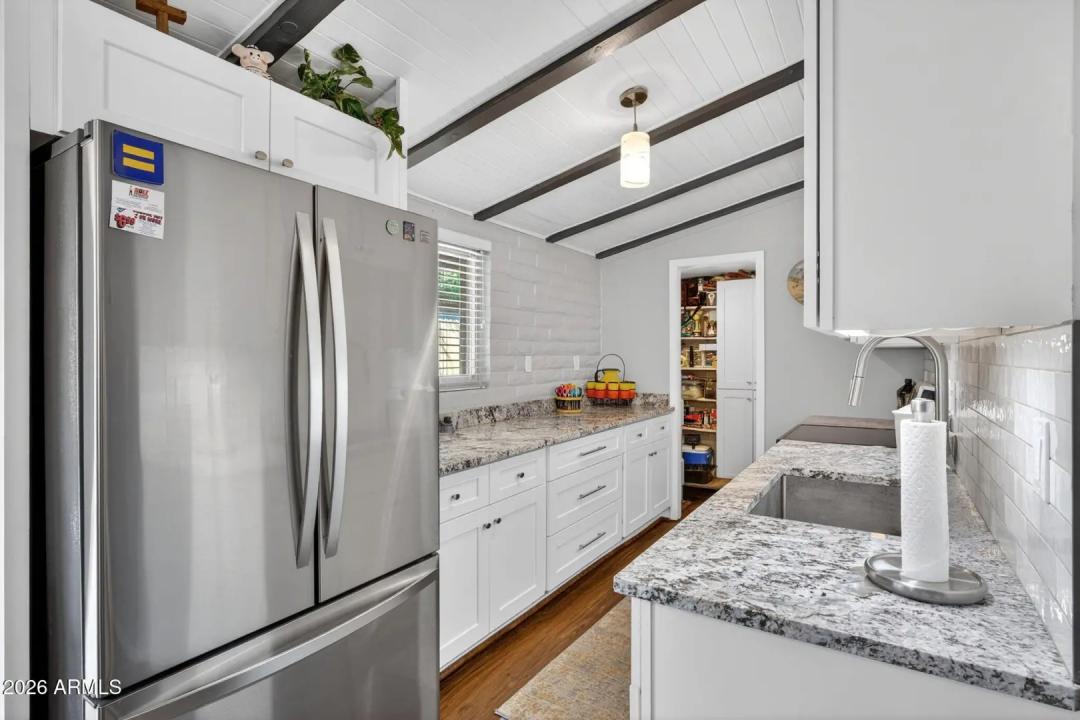 Real Estate Picture 8