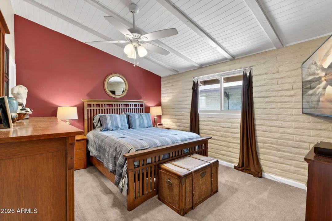Real Estate Picture 12