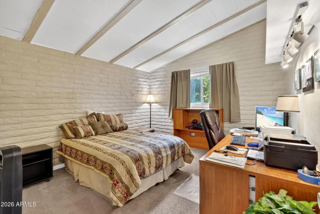 Real Estate Picture 15