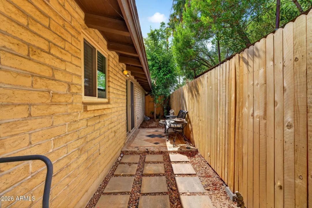 Real Estate Picture 19