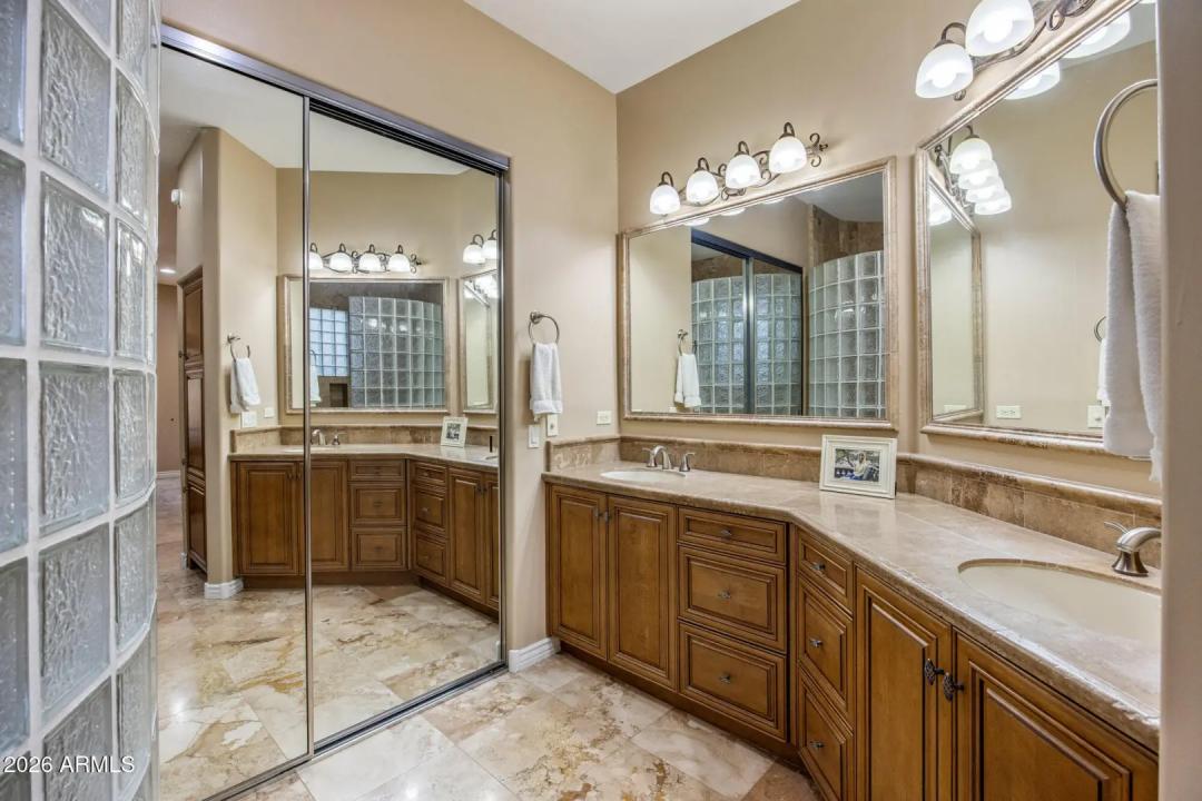 Real Estate Picture 22