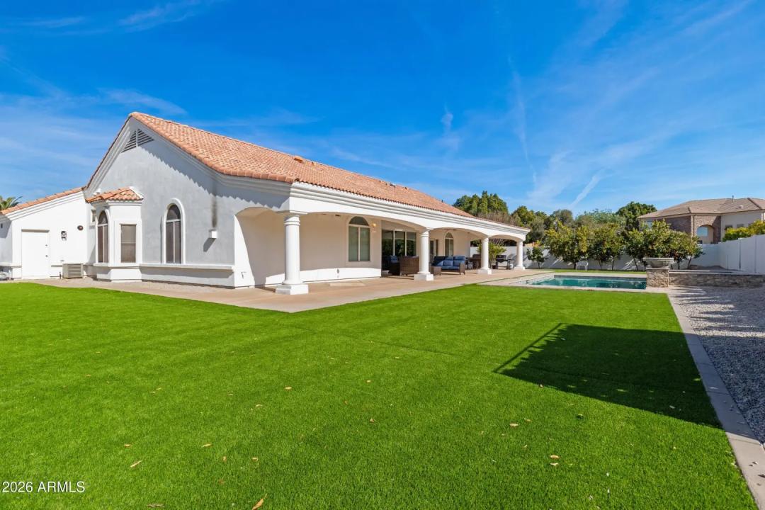 Real Estate Picture 8