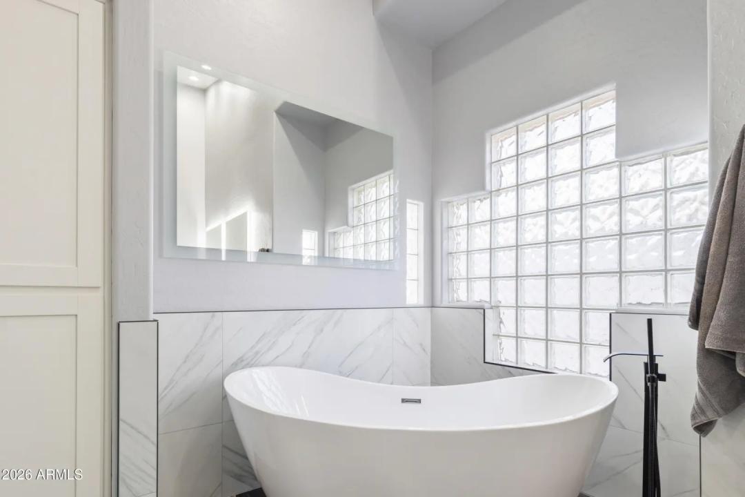 Real Estate Picture 12